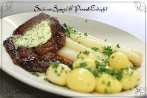 Steak mit Spargel und Petersil-Erdäpfel
